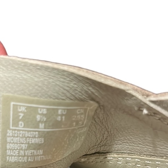 Clarks Tri Chloe Slingback Flat Sandals Beige Size 9.5 - Picture 8 of 10
